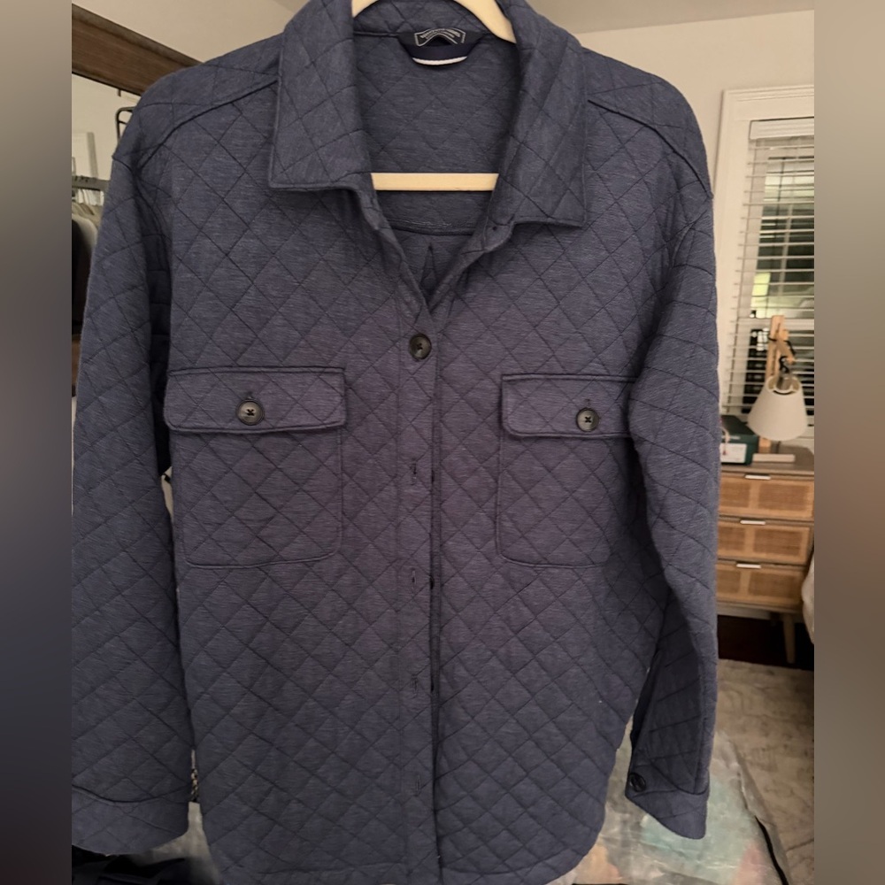 Vineyard Vines women’s Quilted Shirt Jacket - Navy/shackit